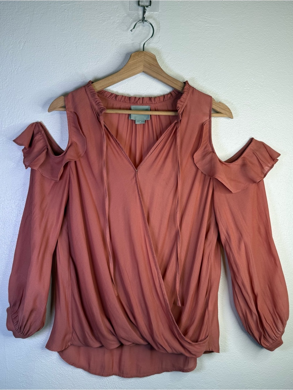 Anthropologie Maeve Liesel Cold Shoulder Ruffle Blouse in Dusty Rose Size Small